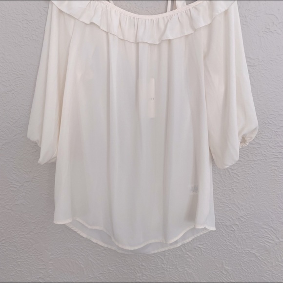 NWT Cream Nordstrom off the shoulder blouse. Size M. - Picture 3 of 3
